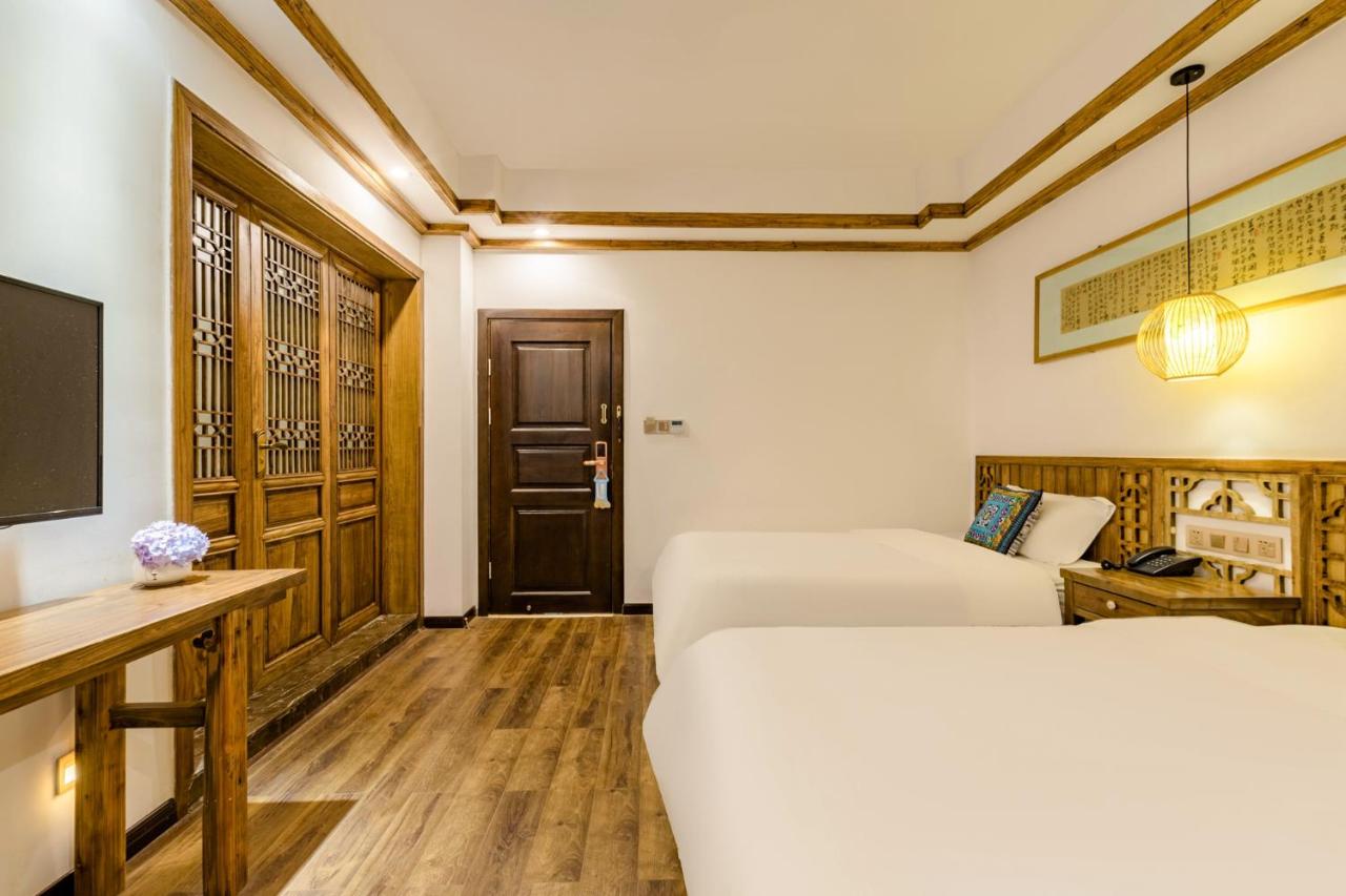 Twin Room with Mountain View