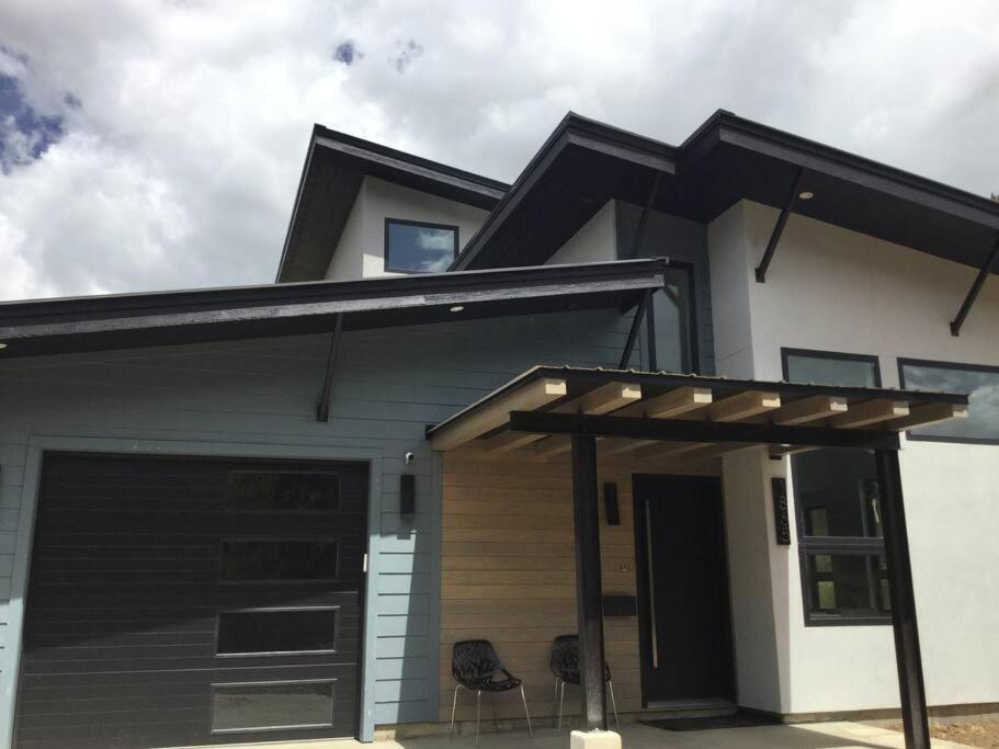 Silver Fox modern new luxury home next to ohv rd - B&B