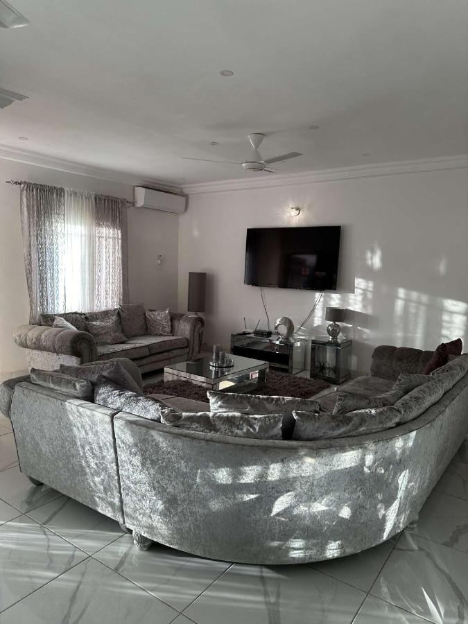 B&B Banjul - Luxury 2 bedroom flat KerrSerign - Bed and Breakfast Banjul