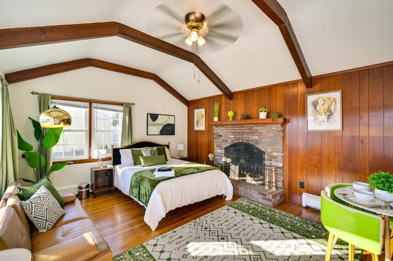 1 Mi to Downtown Salem Studio with Fire Pit Access - Ferienwohnung