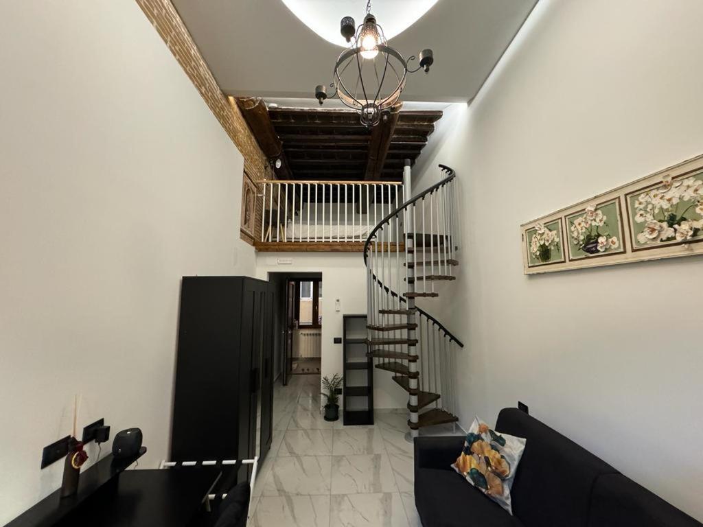 Venus Two-Floored Stylish Apartment in the City Center - B&B Firenze