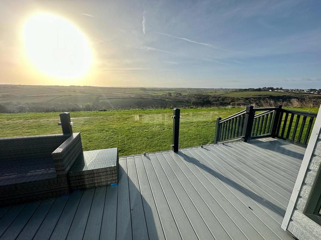 B&B Newquay - Luxury 3 bedroom Maple View Lodge, Newquay, Cornwall - Bed and Breakfast Newquay