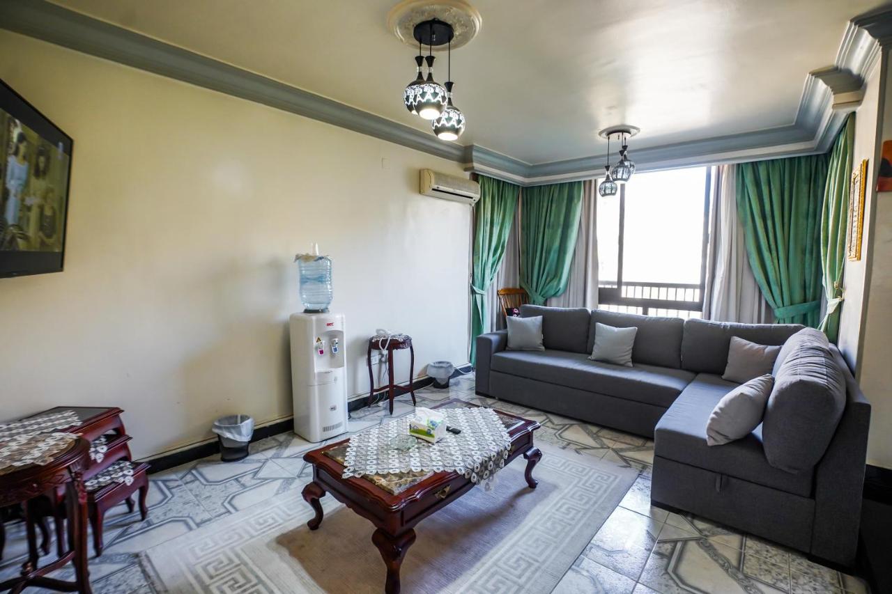 B&B Kairo - Spacious flat 7 mins to Airport - Bed and Breakfast Kairo