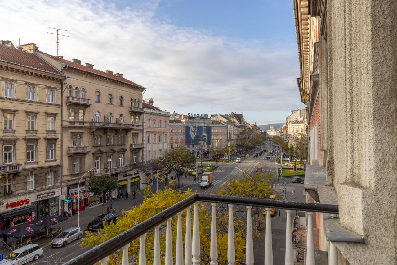 Luxurious & Spacious Central Residence with Balcony - B&B Budapest