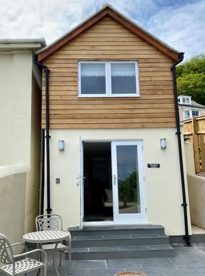 Stunning little house, 2 mins from Lyme Regis beach with a sea view to die for. Sleeps 2, free parking, small dog welcome. - Ferienwohnung