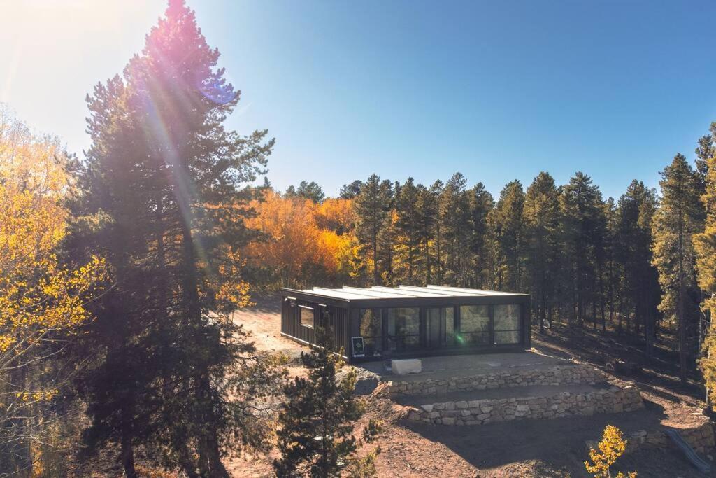 Luxury Lakefront Container Home with Sauna, Fishing, Mountain Views - B&B