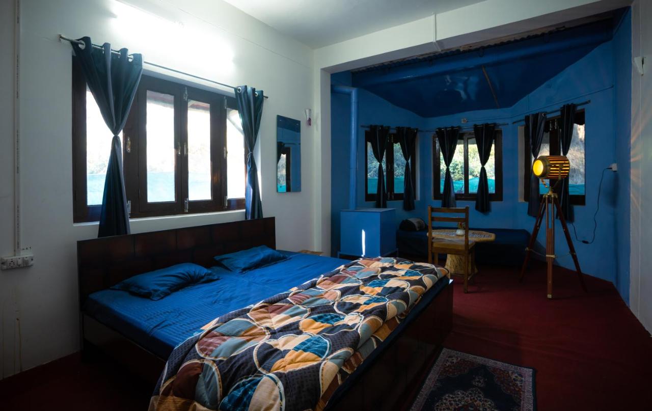 Basic Driepersoonskamer met Gedeelde Badkamer