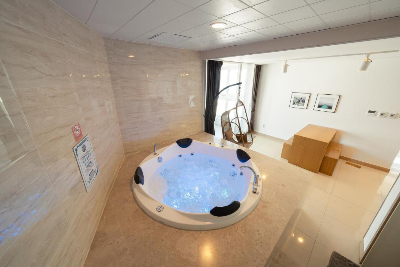Hotel 201