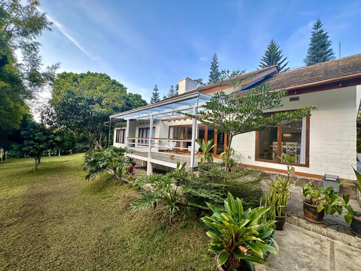 Villa Putih Le Cordon - B&B