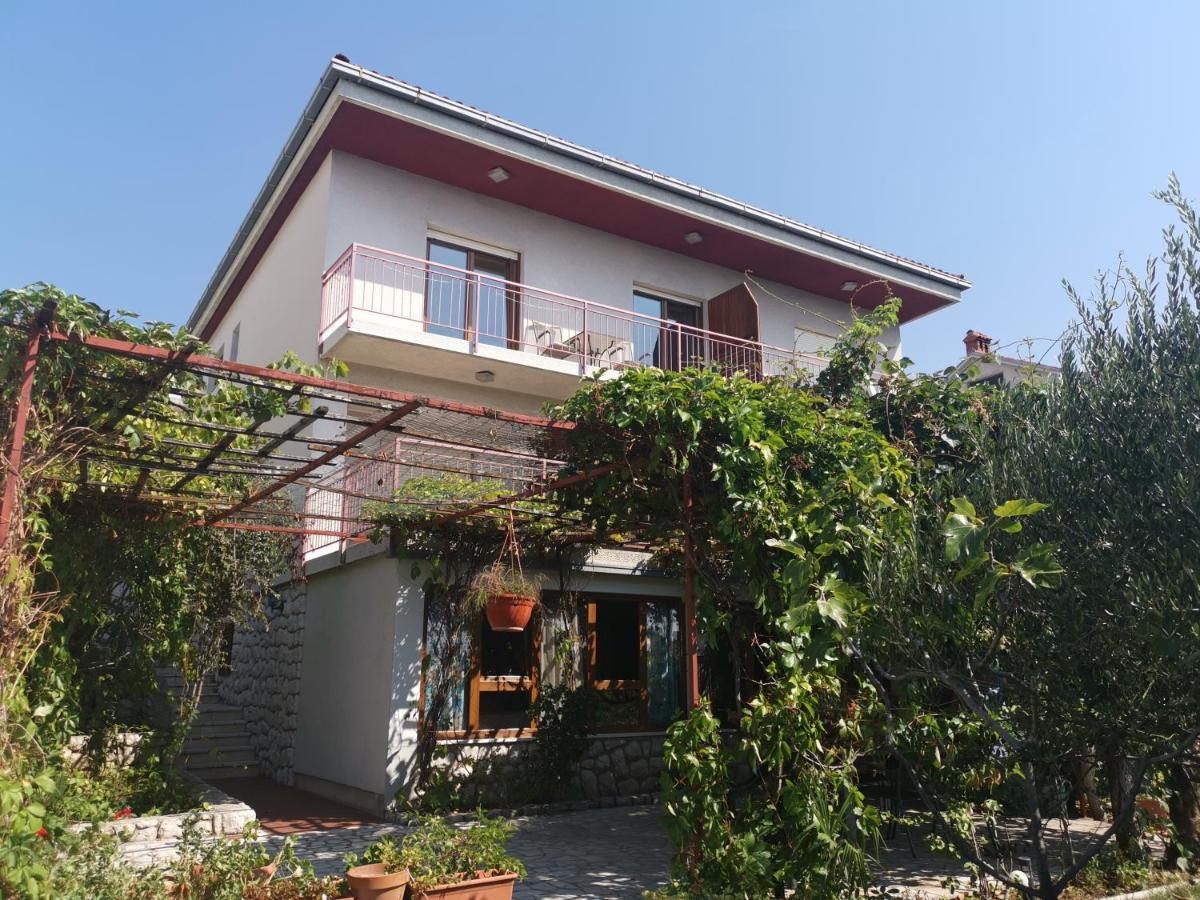 BUBI Apartments with sea view near sandy beach - Chambres d’hôtes Crikvenica
