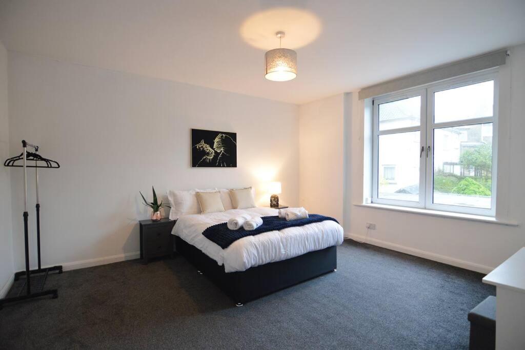 Contemporary 3 Bedroom Flat - Bed and Breakfast