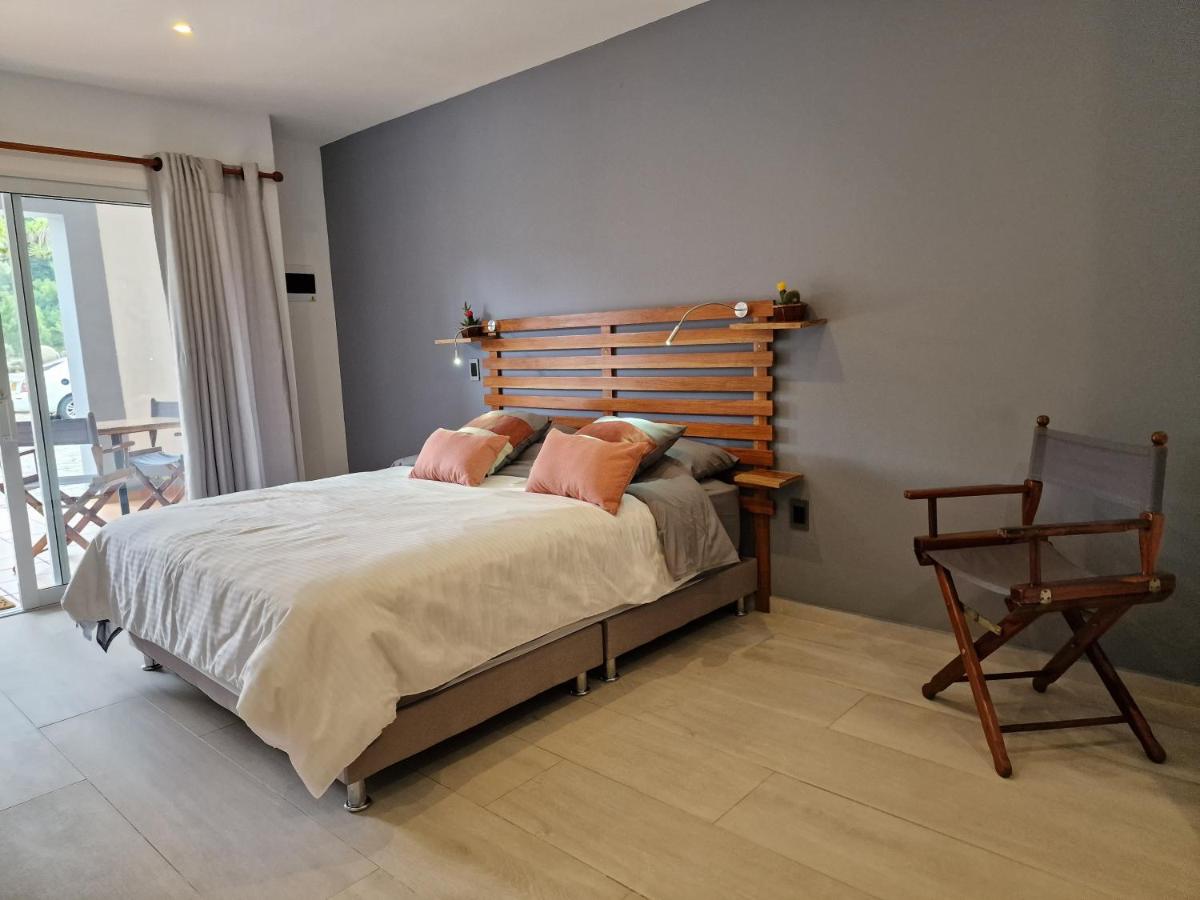 Deluxe Room (2 Adults + 1 Child)