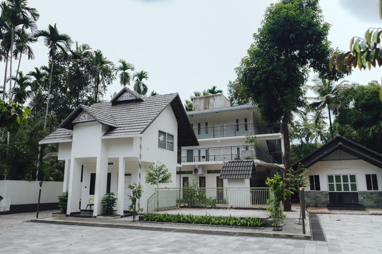 Villa with Garden View