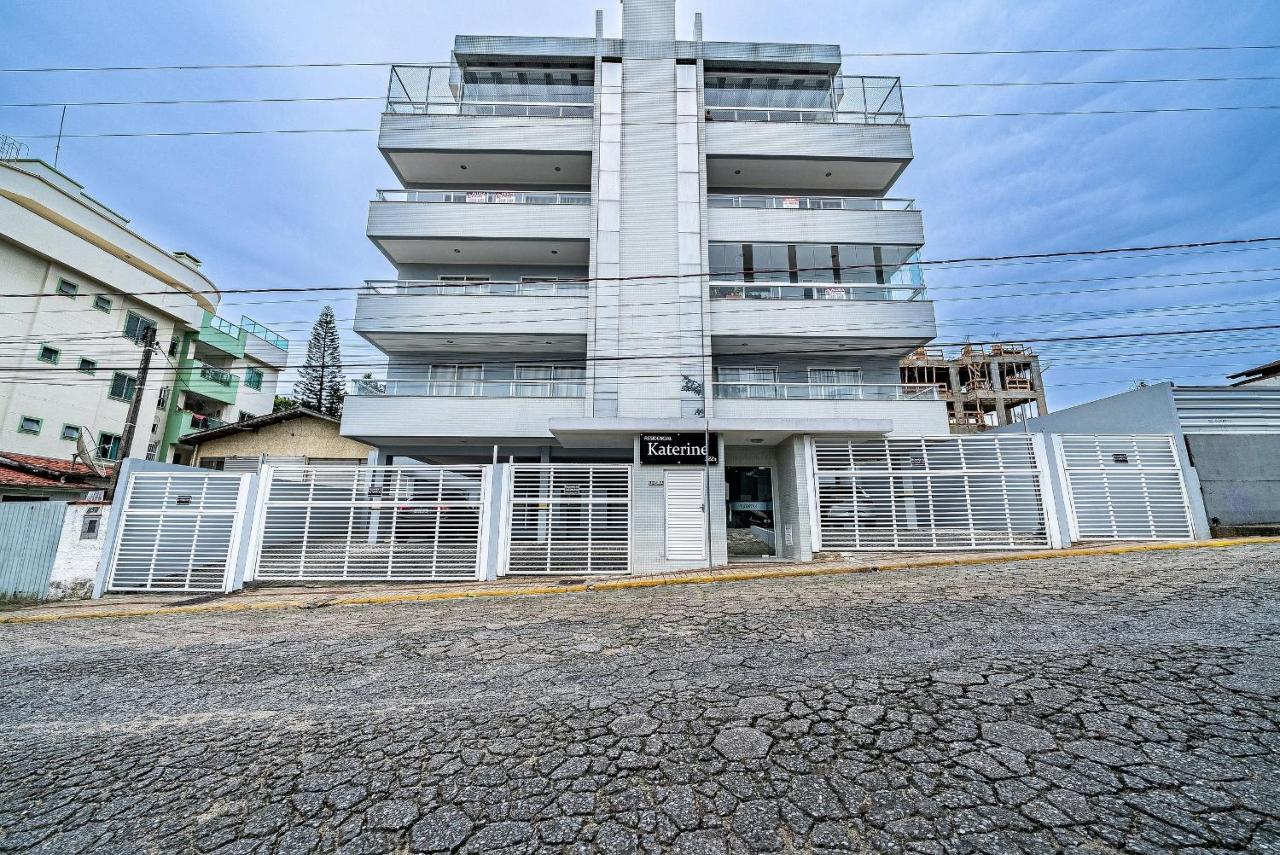208 - Apto confortável com 2 quartos em Bombas - B&B