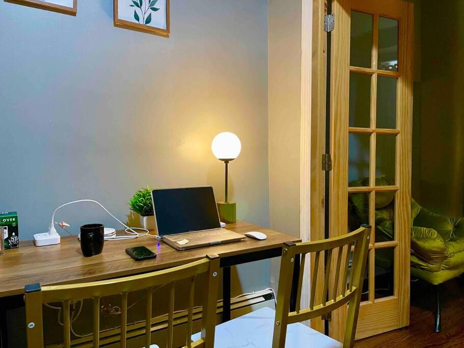 B&B Brooklyn - Cozy Luxury Studio Staycation - Brooklyn close to Train - Bed and Breakfast Brooklyn