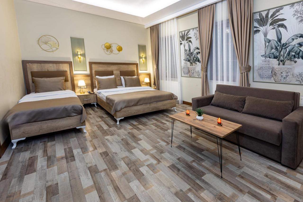Deluxe King Suite