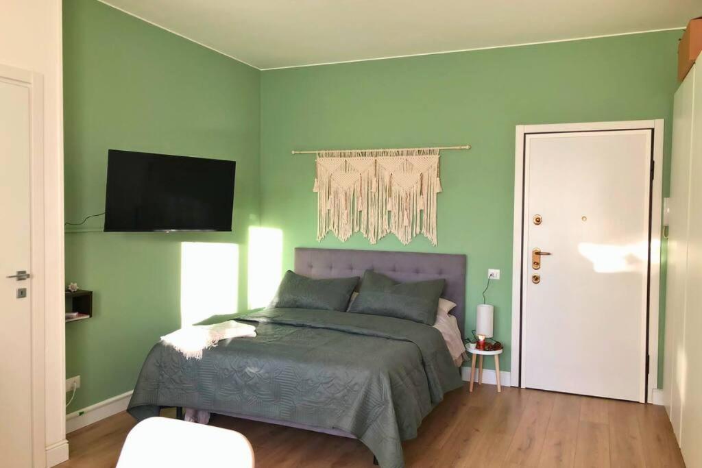 Design Moderno:Monolocale Spazioso vicino Metro M2 - Ferienwohnung