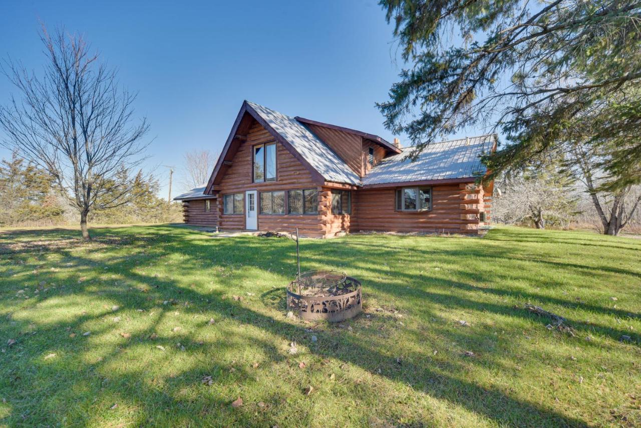 Secluded Log Cabin Less Than 1 Mi to Munger State Trail! - Chambres d’hôtes