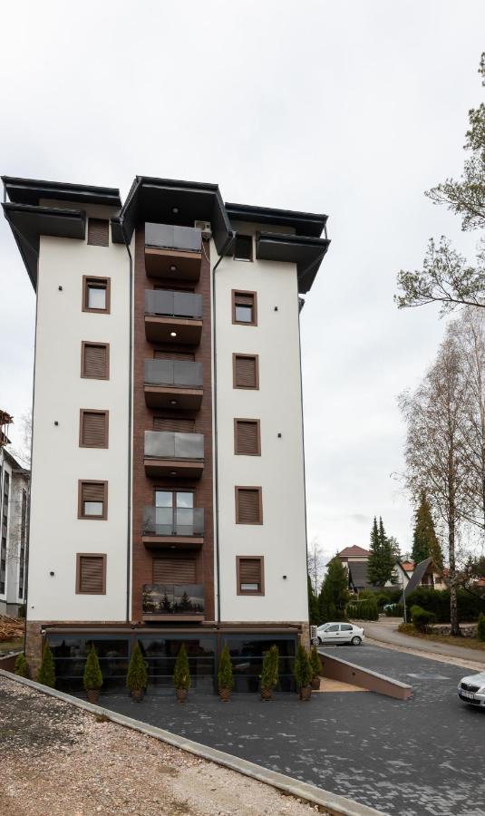 Apartmani Oktobar 06 - Bed and Breakfast