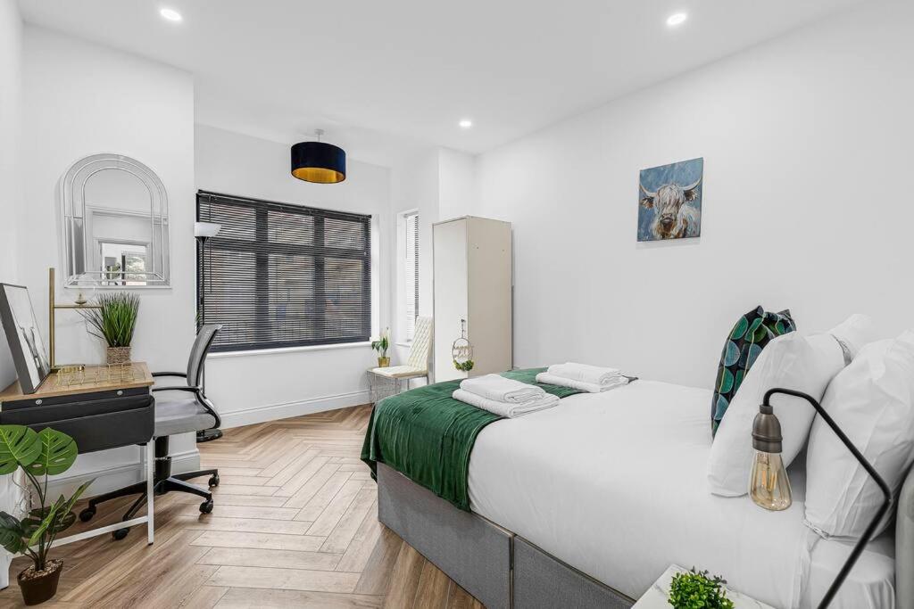 West London garden luxury apartment near elizabeth line - Ferienwohnung