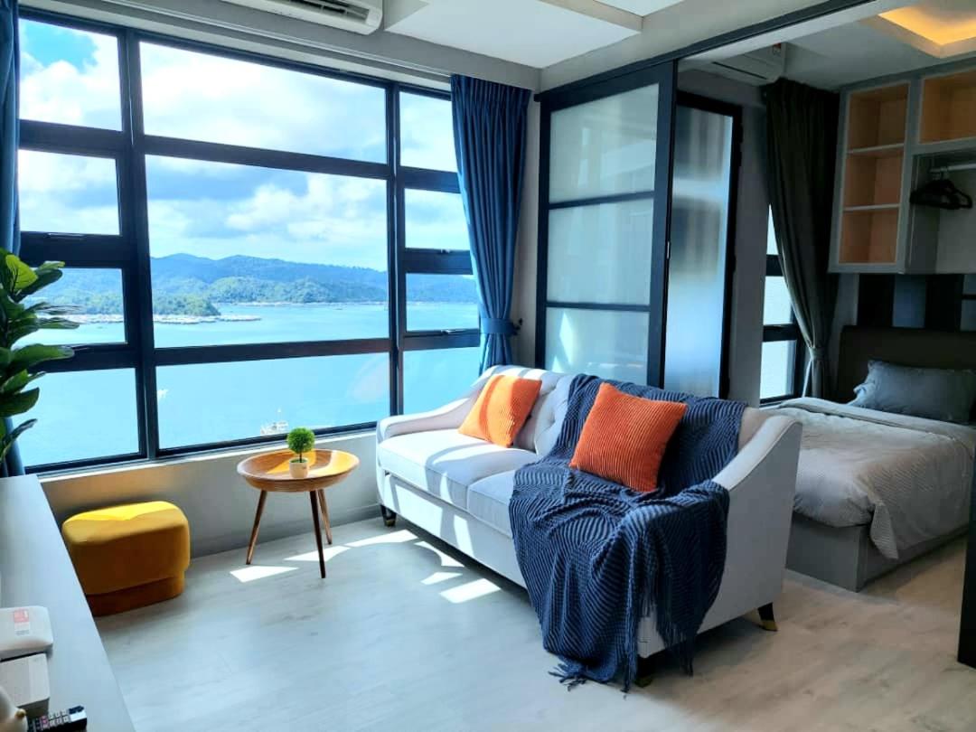 B&B Kota Kinabalu - J'Stay Seaview Suite Jesselton Quay Kota Kinabalu - Bed and Breakfast Kota Kinabalu