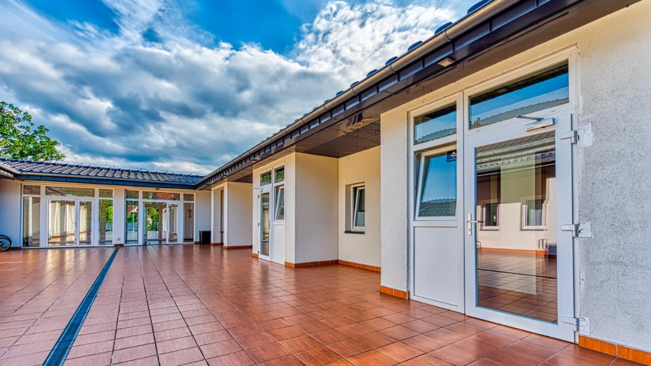 Apartamenty 11-go 26 i 22 Listopada by Royal Aparts - B&B