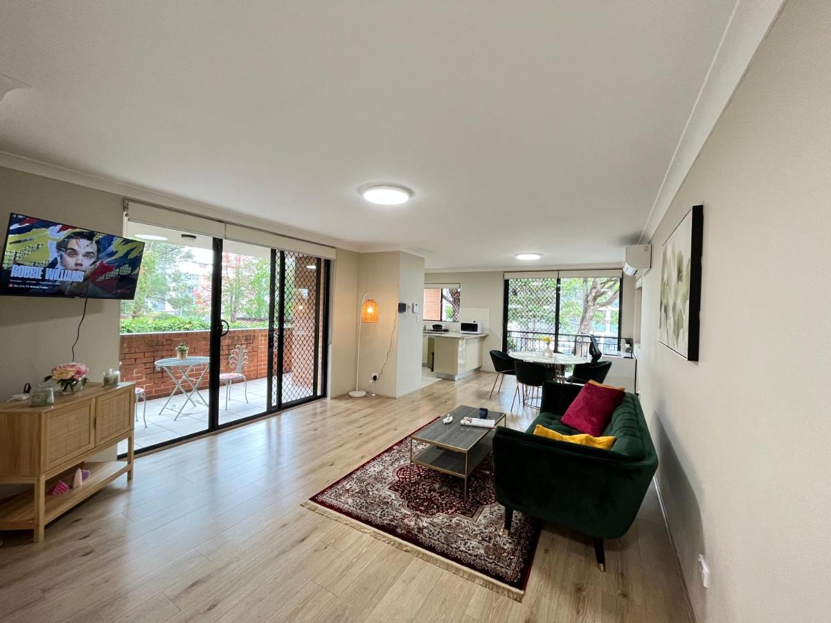 B&B Sydney - Fabulous 2 Bedroom Apartment, Secured Free Parking - Bed and Breakfast Sydney