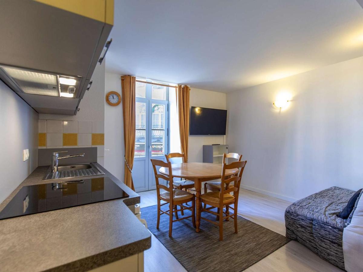 Studio au cœur de Cauterets, 4 pers, 2 coins nuit, cuisine équipée, proche commodités et télécabine - FR-1-401-149 - B&B
