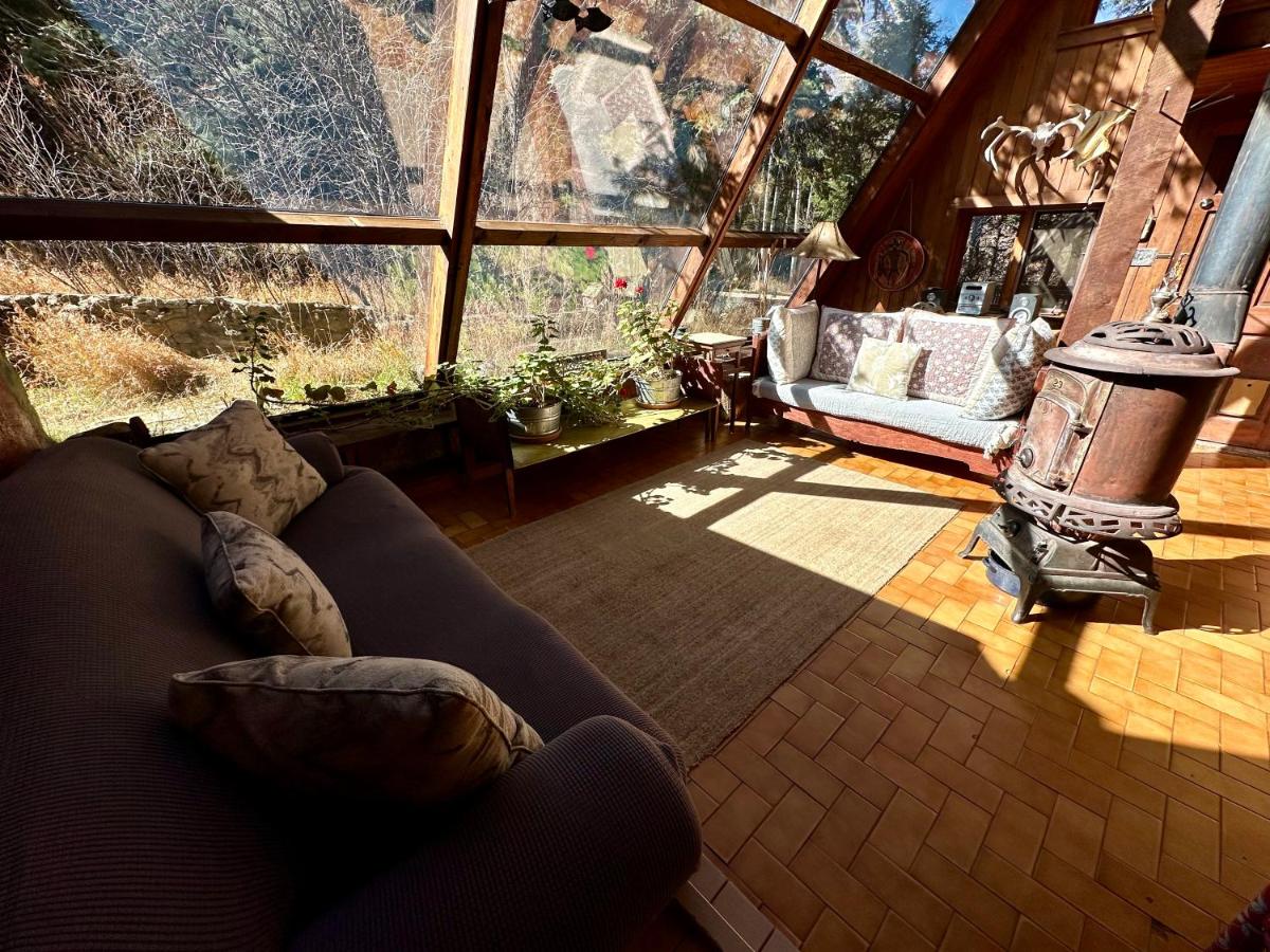 B&B Taos - The Rocky Mountain Hobbit House - Forest Earthship - Bed and Breakfast Taos