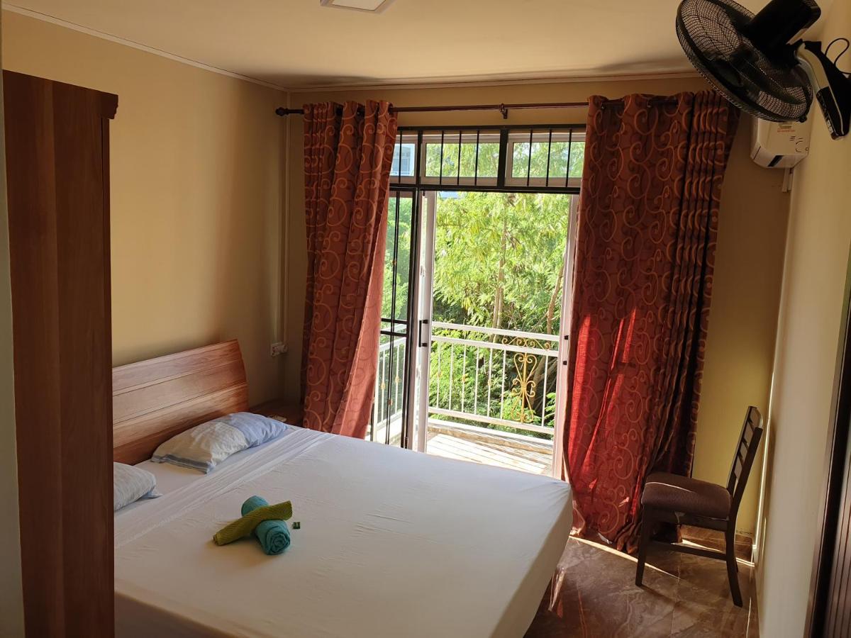 Camera Matrimoniale con Vista Montagna