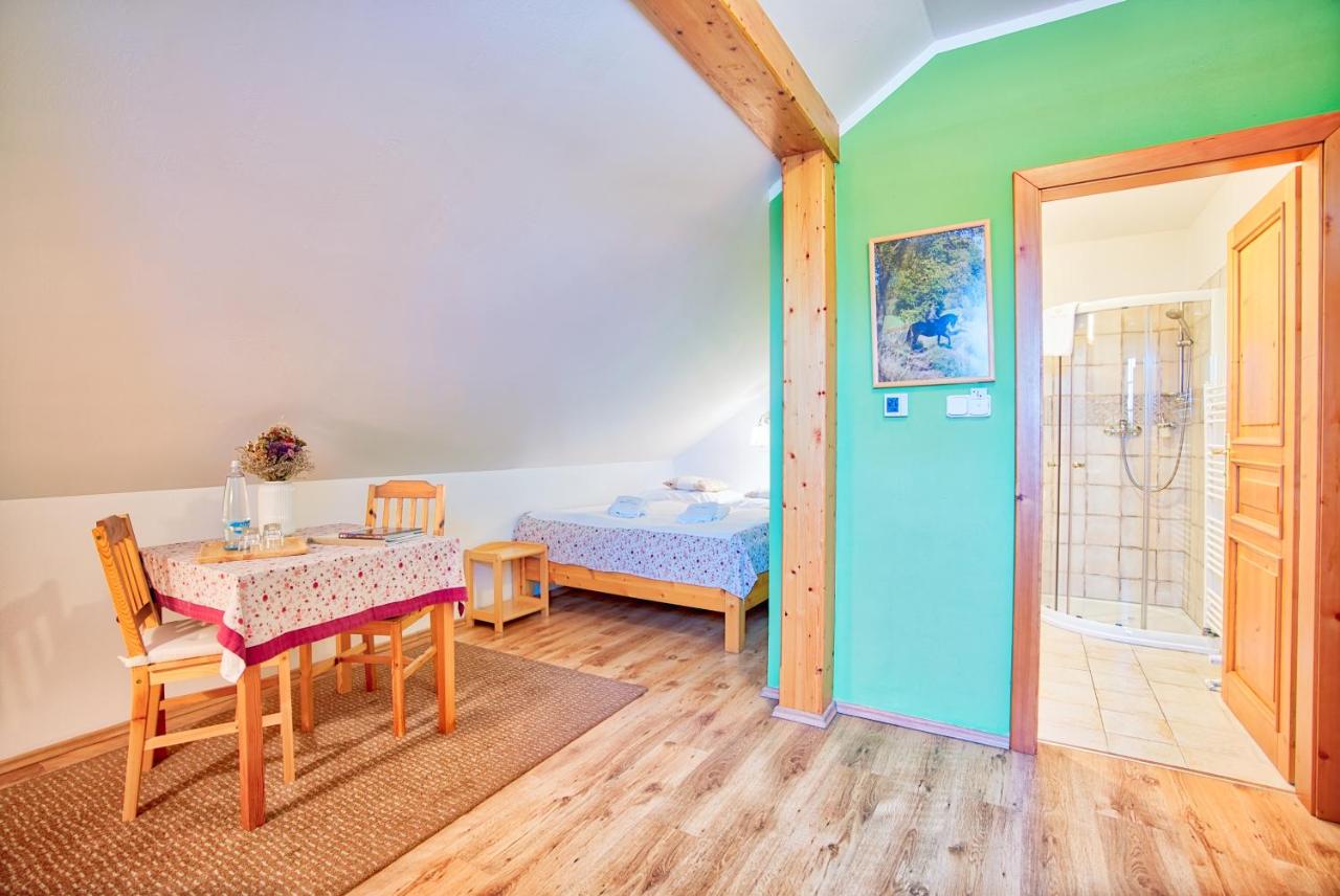 Piccola Camera Matrimoniale/Doppia con Letti Singoli