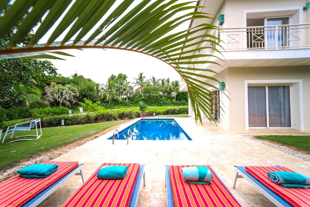 B&B Punta Cana - Private Iberosta Villa Lagoon 4BDR, Beach, Pool - FREE GolfCart in May - Bed and Breakfast Punta Cana