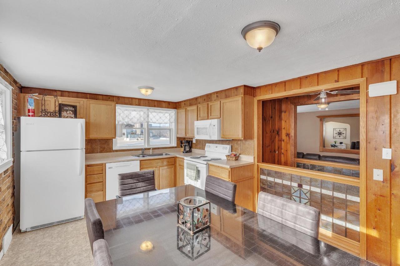 Downtown 2 story property apts - B&B Spearfish