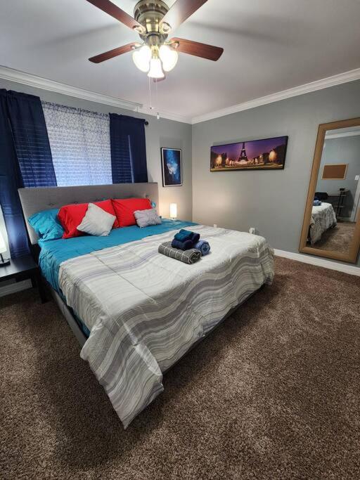 B&B Houston - Blue Shark *E4* @ Midtown Comfortable 1BR King Apartment - Bed and Breakfast Houston