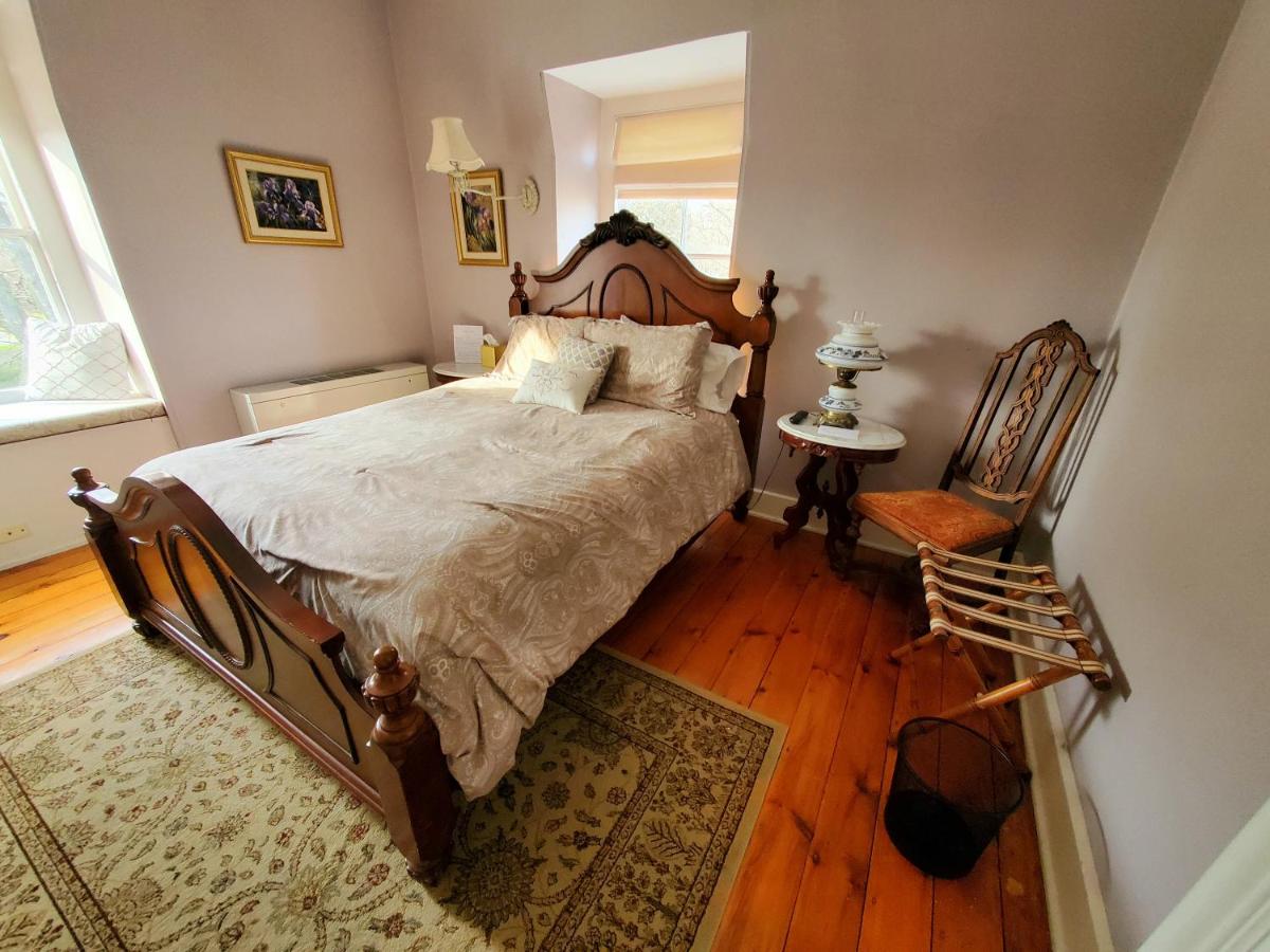 Queen Room with Garden View