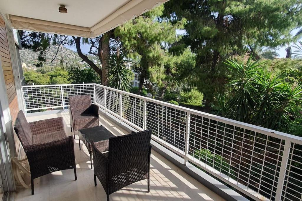 Seaside Beauty 5 min Vouliagmeni Beach - B&B Atene