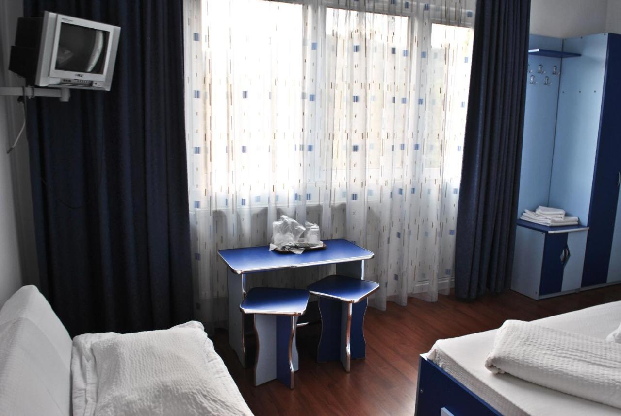 Habitación Doble con balcón (2 adultos + 1 niño)