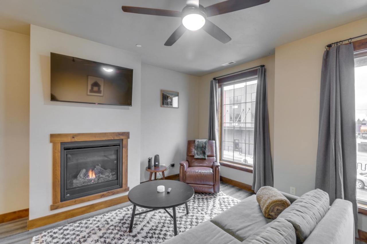 Downtown Columbia Falls Condo 16 Mi to Ski Resort - B&B