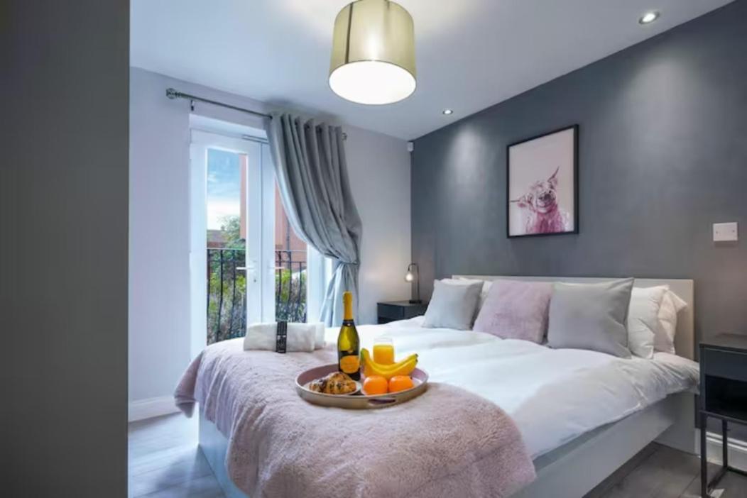 B&B Aylesbury - Stylish Apartment - Close to the City Centre - Free Parking, Fast Wi-Fi and Smart TV with Netflix by Yoko Property - Bed and Breakfast Aylesbury