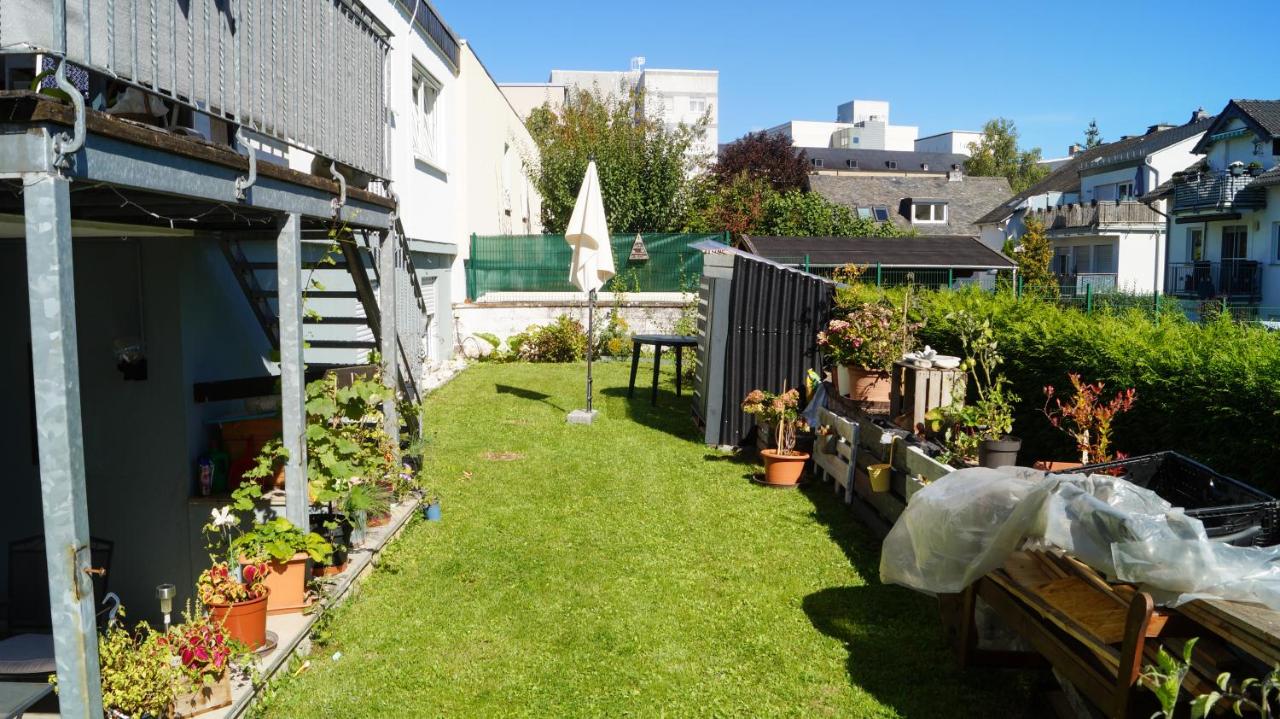 INDIVIDUAL APARTMENTS - Zentrale, ruhige Wohnung in Innenstadt - Küche, Parkplatz, Terrasse, SmartTV, Netflix - Chambres d'hôtes Bitburg