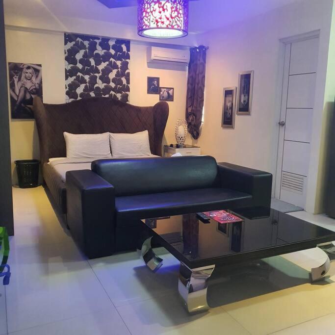 B&B Angeles City - Kandi comfortable studio with free housekeeping - Bed and Breakfast Angeles City