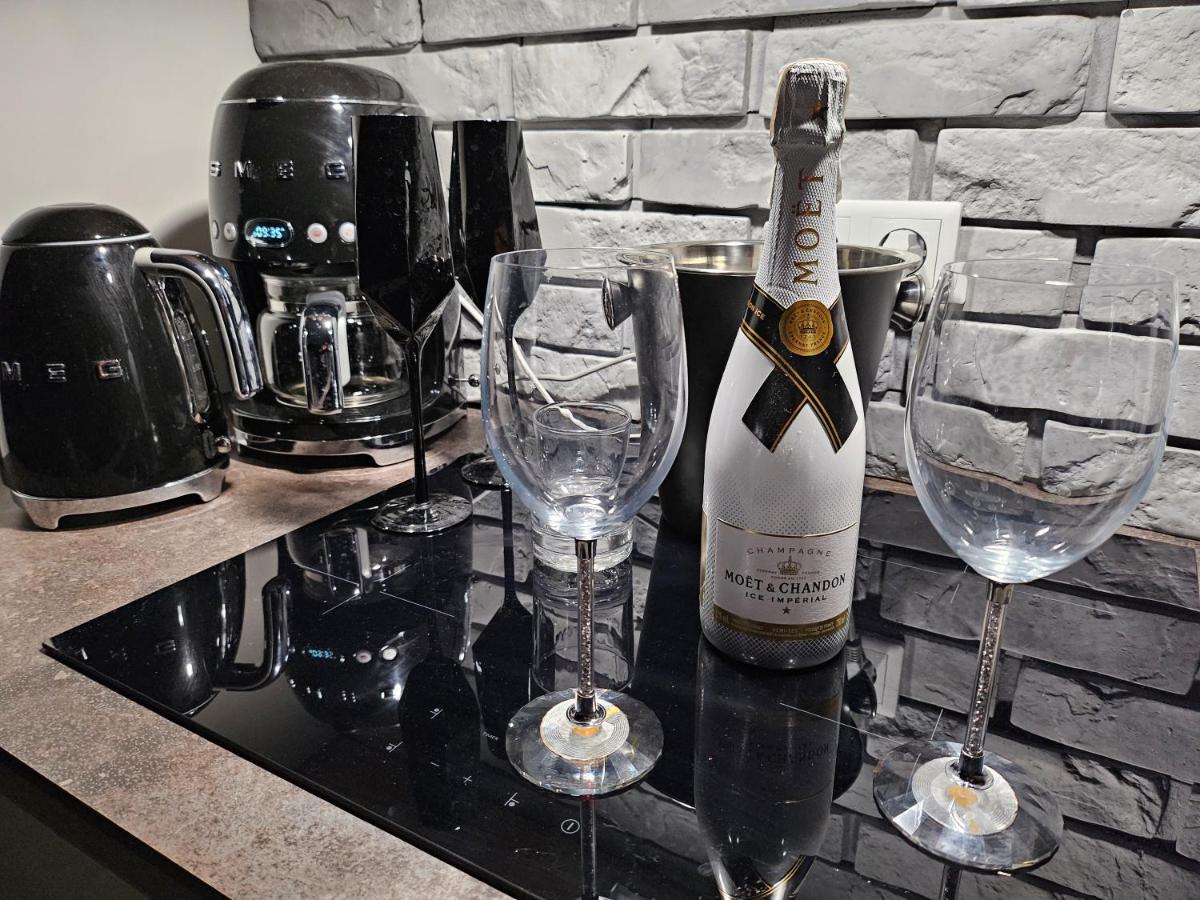 Luksusowy apartament 60 m z jacuzzi oraz z ogródkiem na dachu na wyłączność ! - B&B Krakow