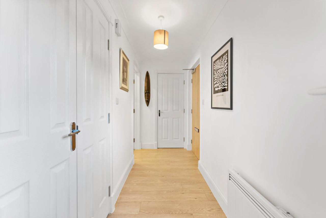 Stunning 2 Bed Apartment in Warwick - Sleeps 6 - B&B
