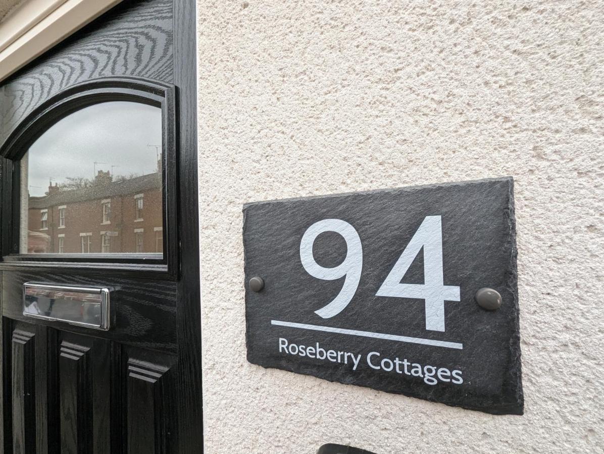 B&B Guisborough - Blossom Holiday Lets - 94 Roseberry Cottages - Bed and Breakfast Guisborough