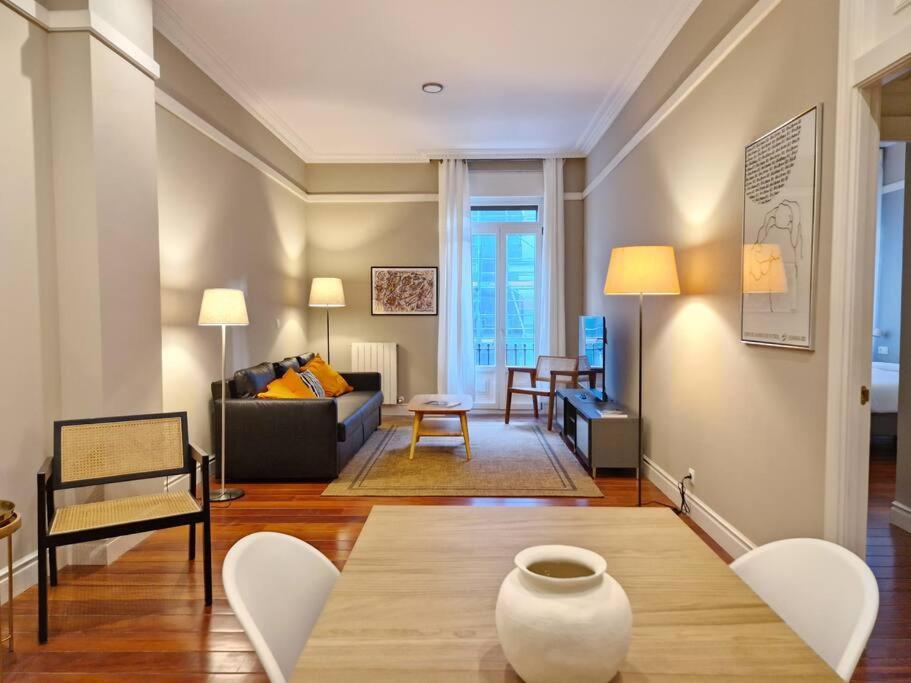 GRAN VÍA Bilbao & Parking gratis by ALOHA Bilbao - B&B Bilbao