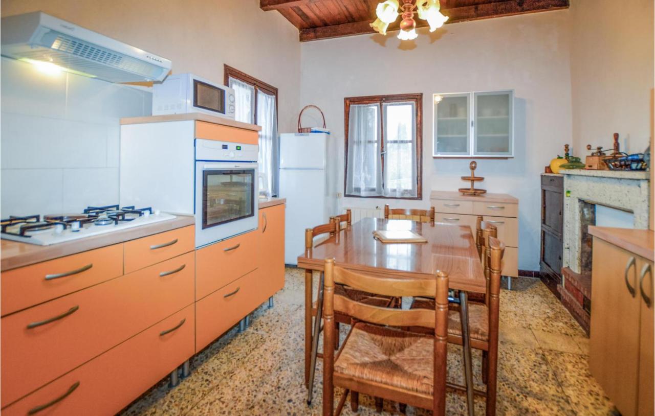 B&B Aghione - Lovely Home In Anghione With Kitchen - Bed and Breakfast Aghione
