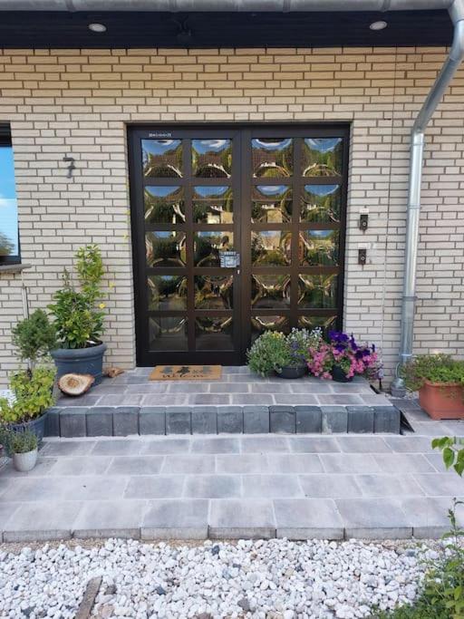 Große, helle Wohnung mit sonnigem Balkon - B&B