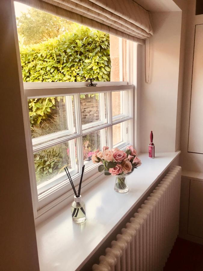 The Old Post Office Studio Apartment in a Beautiful Cotswold Village in