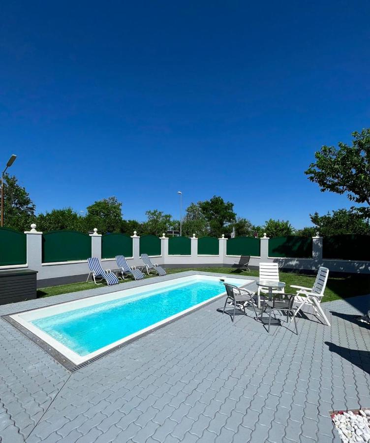 B&B Vienne - Traum Apartment mit Pool+Balkon - Bed and Breakfast Vienne
