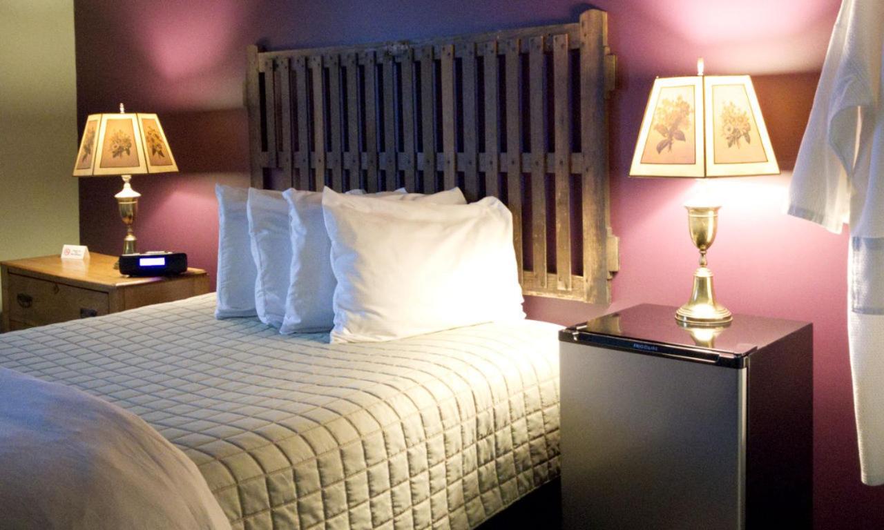 Standard Queen Room